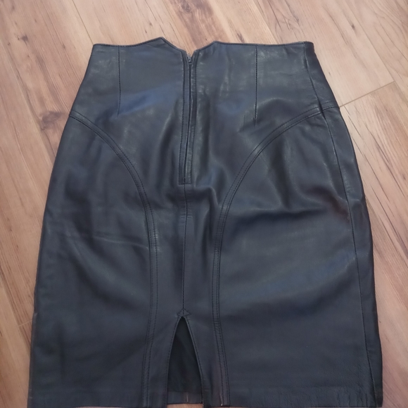 Black leather skirt - Picture 4 of 7